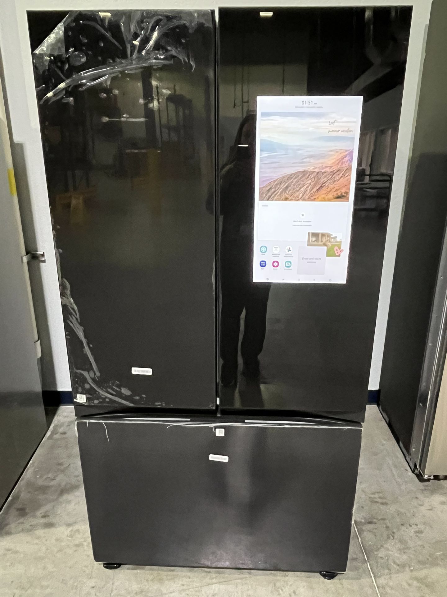 Samsung RF30BB6900 Bespoke French Door Refrigerator 30 cu. ft.– Family Hub Panel in Charcoal Glass – (with Customizable Door Panel Colors) MSRP 3299