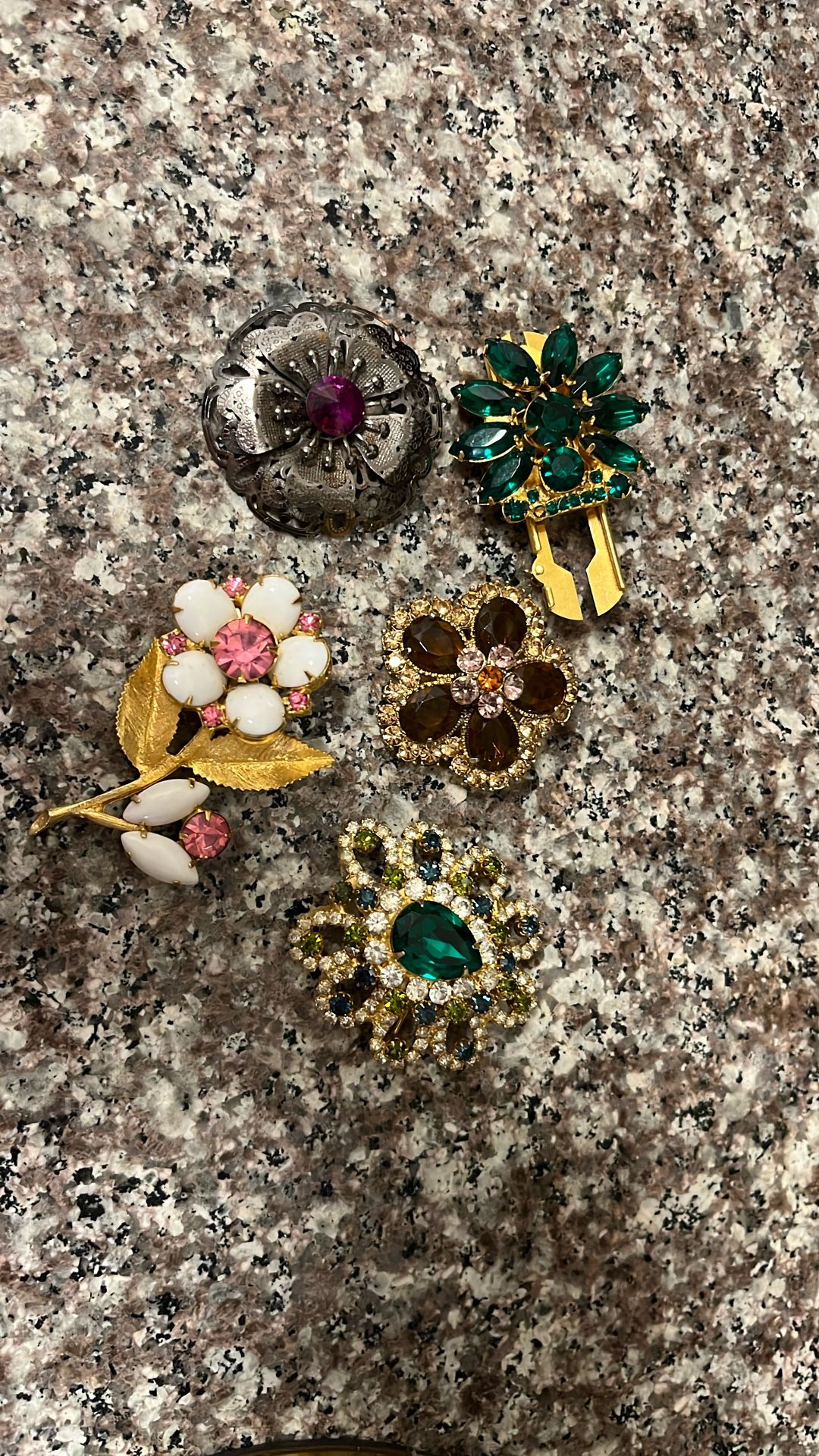 Vintage Brooches/pins
