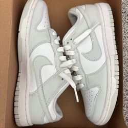 Size 7 in women Nike dunk lows