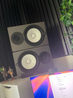 Yamaha hs8 speakers slate grey