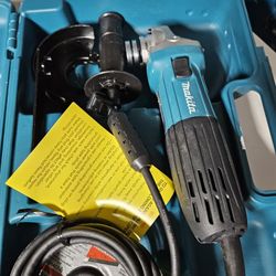 MAKITA CORDED ANGLE GRINDER NEW