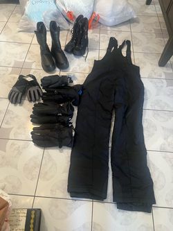 Snow boots, snow gloves, snow jumpsuit lot