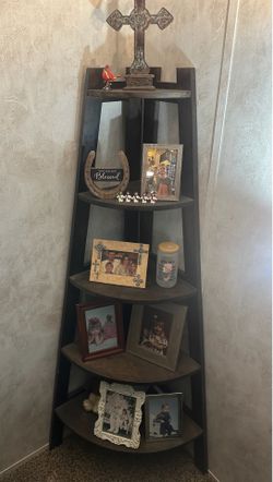 Corner shelf