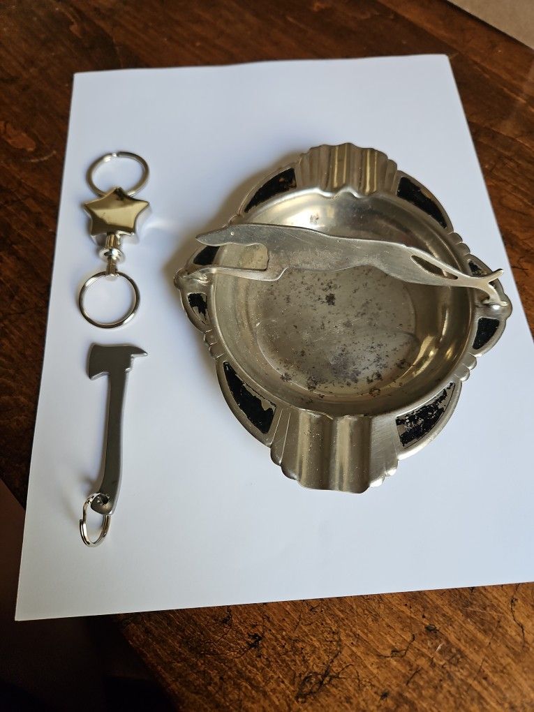 Greyhound Ash Tray & 2 Keyrings