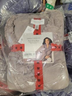 Carol HOTCMMAN Plush Wrap Robe. 