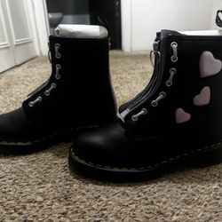 1460 ZIP HEART VIRGINIA SATIN LUX LACE UP BOOTS DOC MARTENS