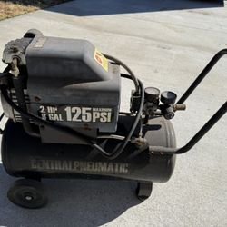 Central Pneumatic 8-gallon 2 HP 125 PSI air compressor. Not working. 