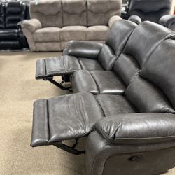 Beautiful Stunning Nice Reclining Couch And Loveseat