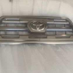 Front Grill from Toyota Tacoma 2016