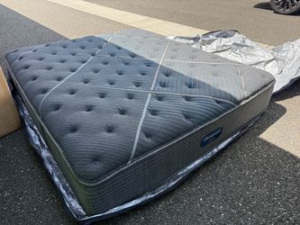 Brand new California king mattress king size mattress queen mattress Beautyrest plush mattress hybrid mattress free delivery