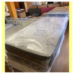 Twin size mattress / Colchon