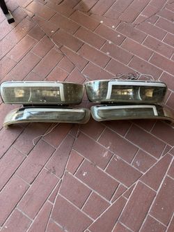 04 Chevy thahoe  head light and corner light set