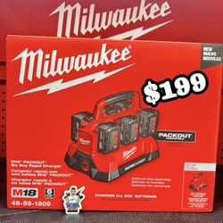 Milwaukee M18 18V Lithium-Ion PACKOUT 6-Port Rapid Charger