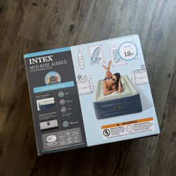 MID-RISE AIRBED WITH INTERNAL PUMP