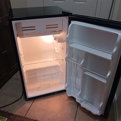 Ice cold clean mini fridge is plugged in to show it works asking $80 cash must pick up Broadway and apache buckeye az cash only pls can help load as w