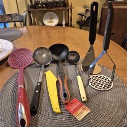 7 pieces of very useful kitchen utensils