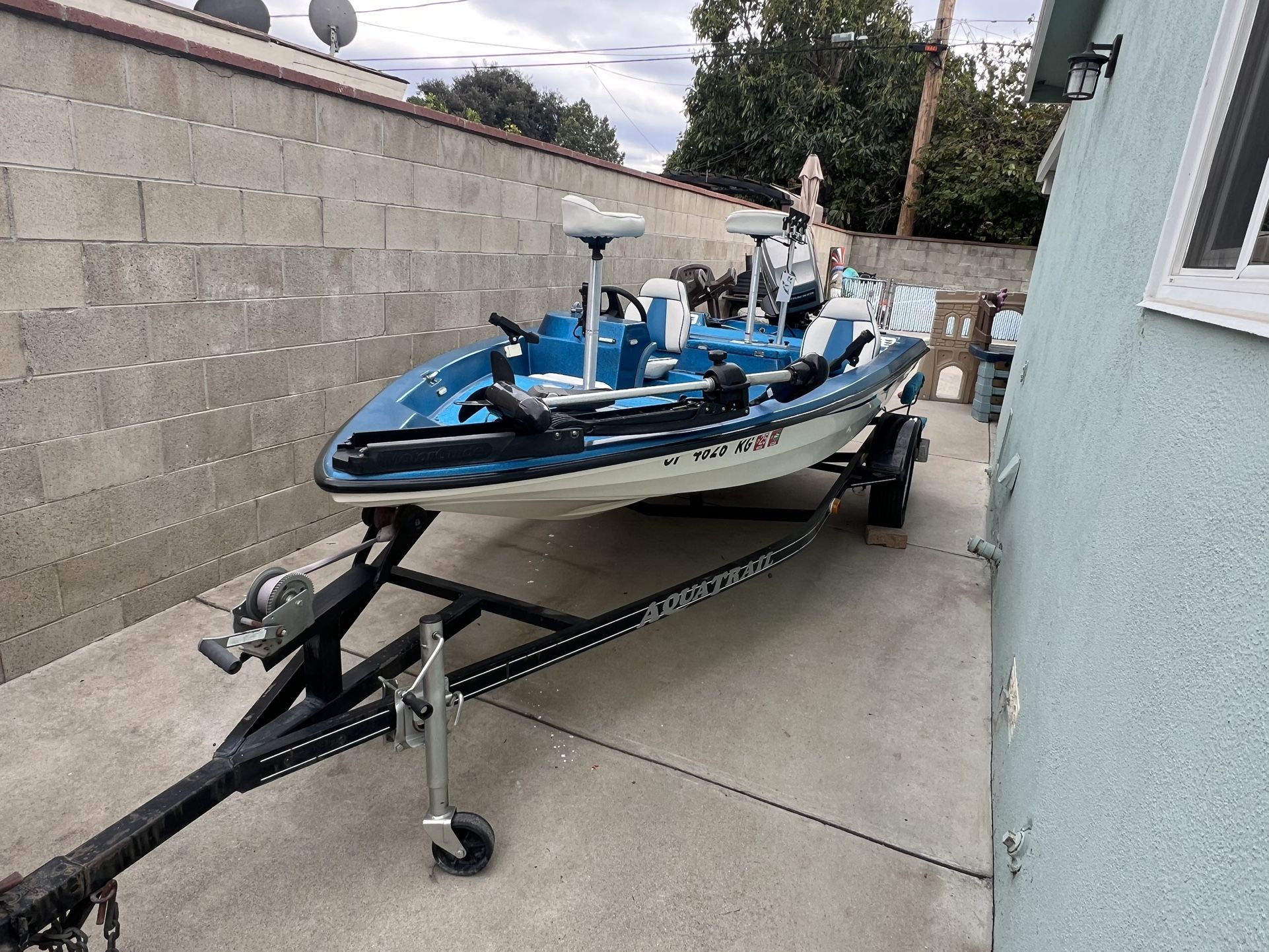 2000 Aquatron Fishing Boat