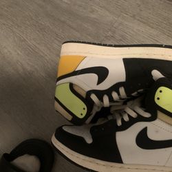 Volt Jordan 1s