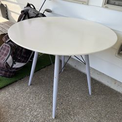 Round Table For 4