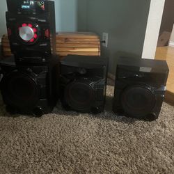 LG Stereo With Subwoofer 