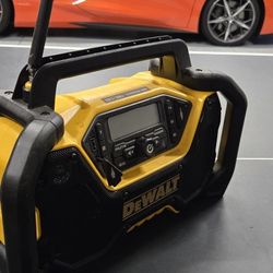 Dewalt 20V LITHIUM BLUETOOTH RADIO.