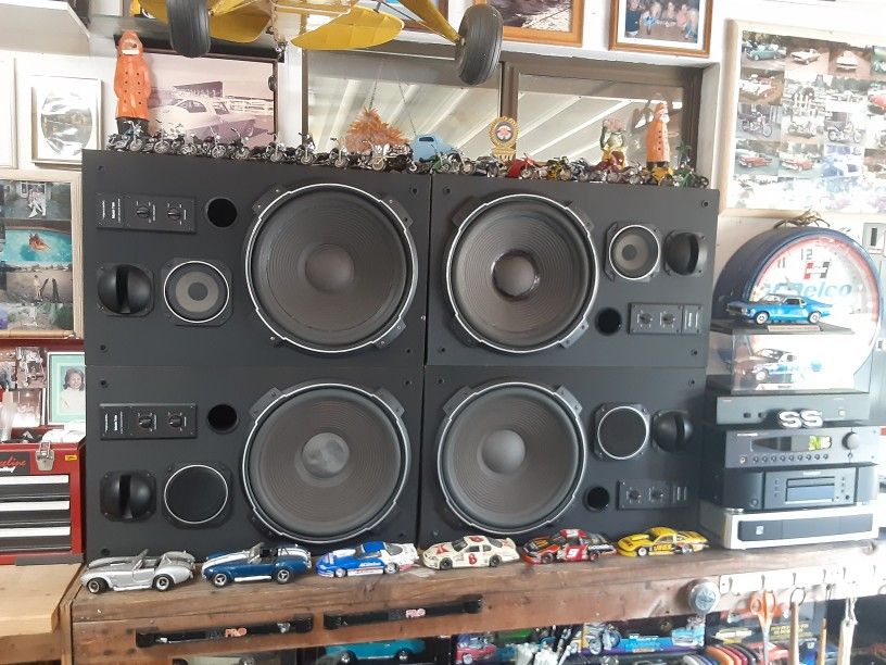 2 Pr. Mach Two Speakers