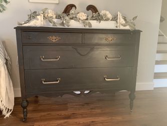 Shabby Chic chest of drawers dresser