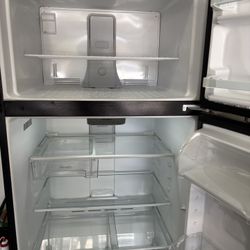 Whirlpool 21 Cu Feet Top Freezer And Refrigerator