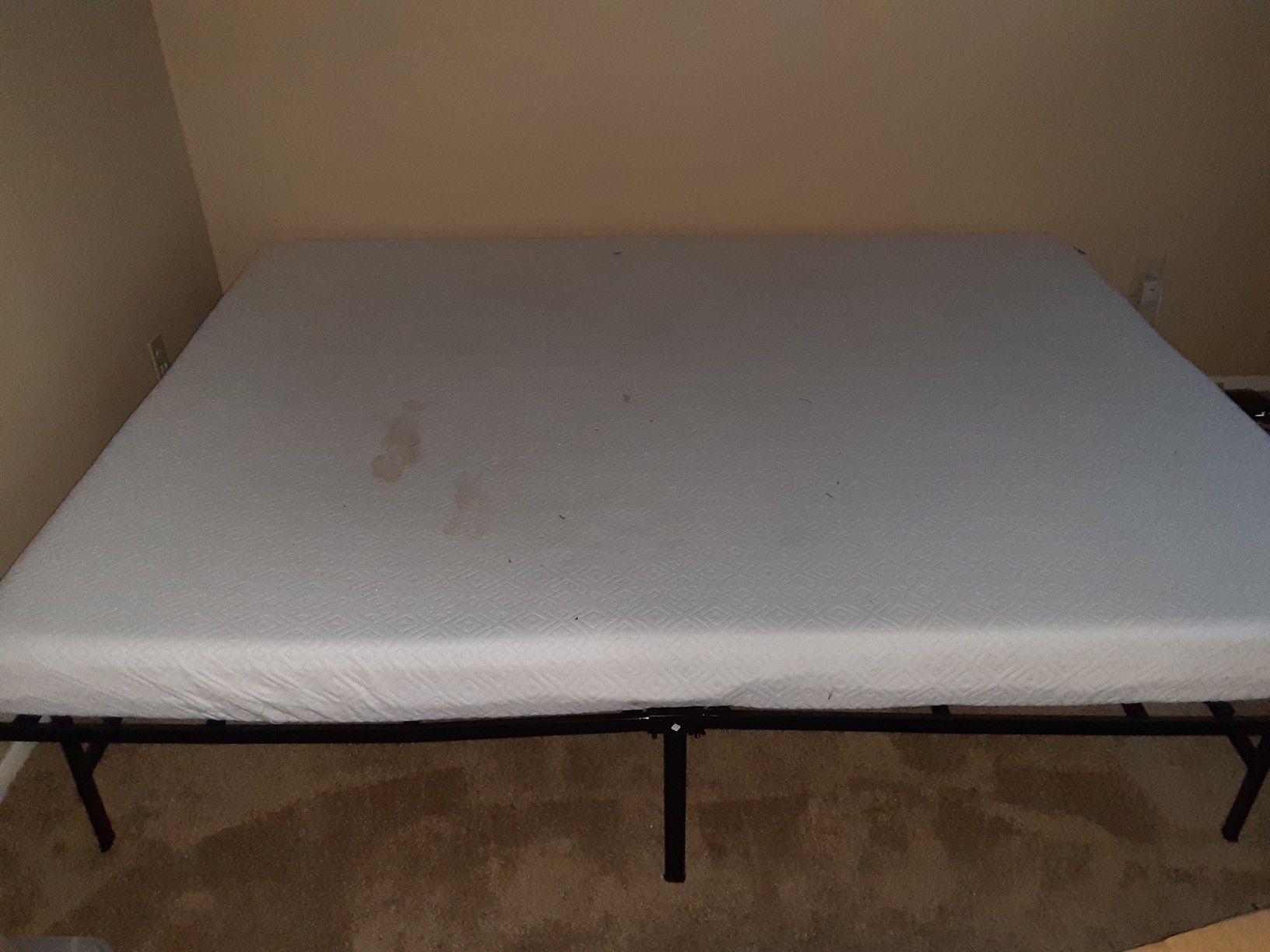 Foam mattress and platform bed