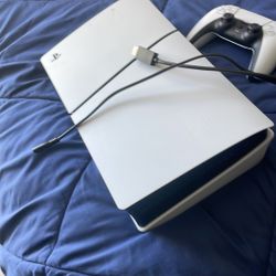 Play station 5 slim (2 weeks old)