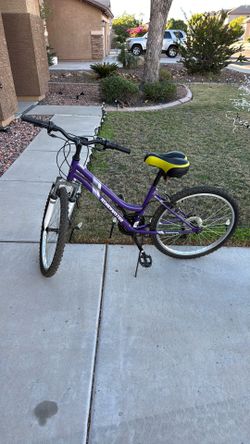 Roadmaster 24 Granite Peak Girls Mountain Bike 18 Speed