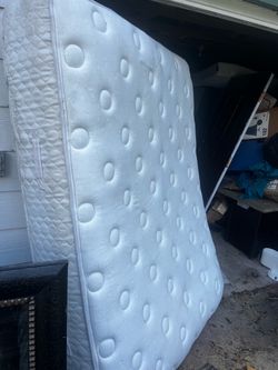 Queen pillow top mattress  Excellent condition