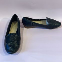 Nine West Women Size 6.5 M Black Faux Leather Loafer w Medallion Detail Venting 