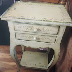 Beautiful Lloyd Table Stand 