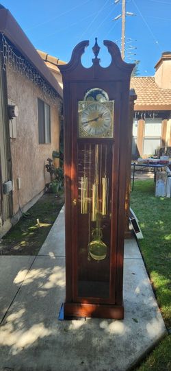 Howard Miller Working Beautiful Grandfather Clock