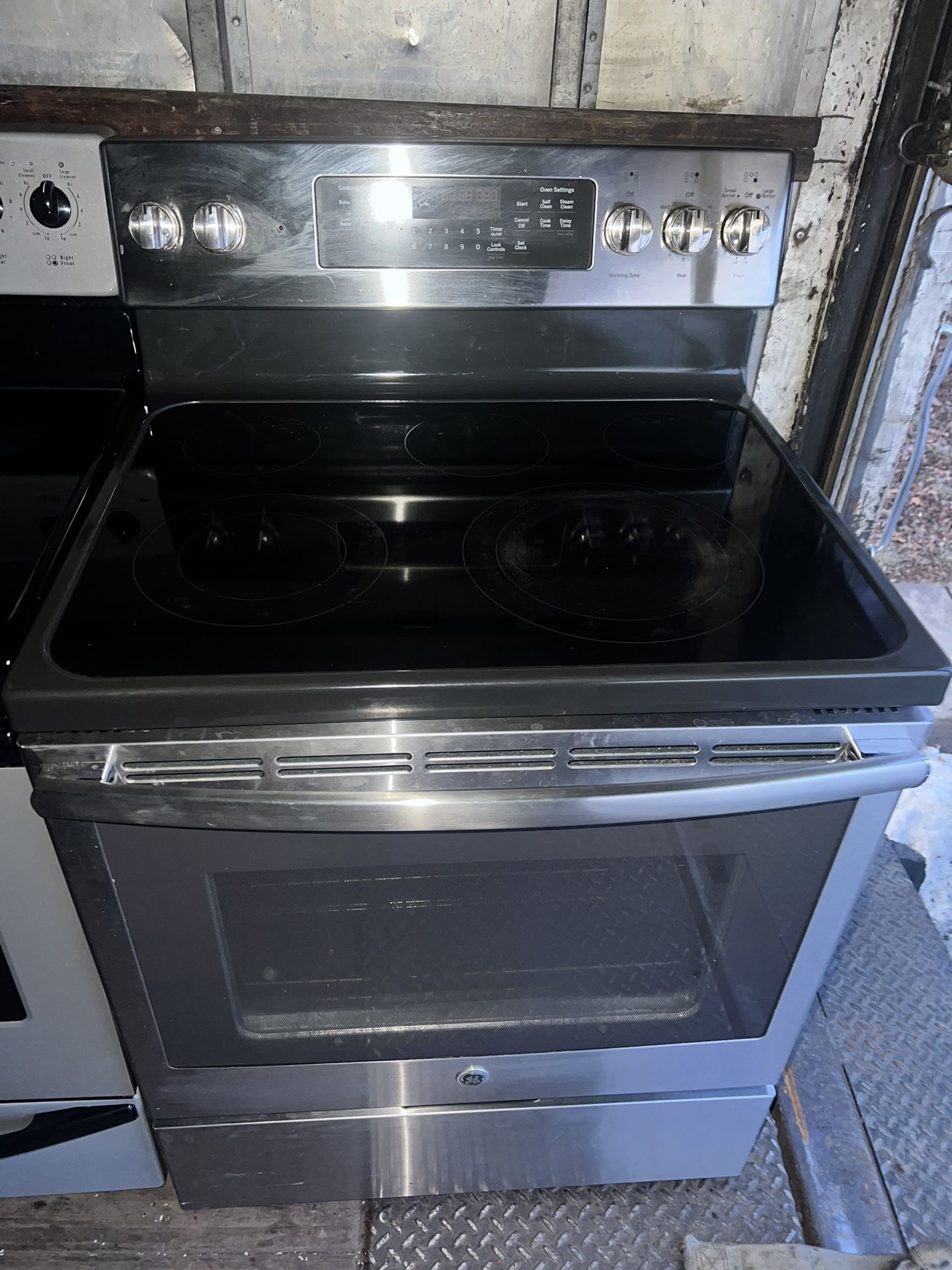 VERY NICE GE STOVE EVETHIN WORK GOOD ONLY $350