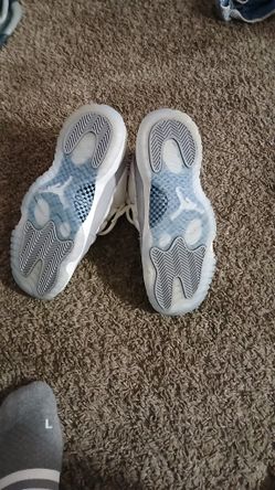 Air Jordan 11 LOW. SIZE 7 GRADE SCHOOL, 7 KIDS