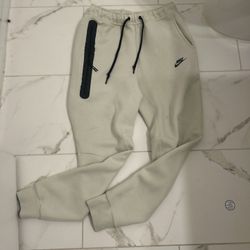 Nike Tech Jogger Size : S