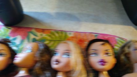 Six brats dolls n one barbie