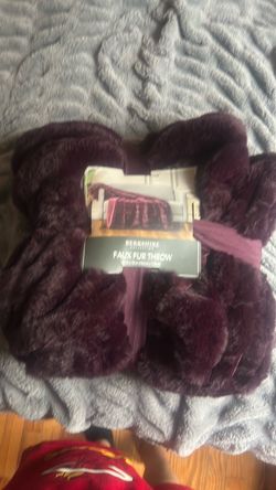 NWT Berkshire Luxury Faux Fur Throw Blanket 60x70 Reversible Velvet Plush Plum