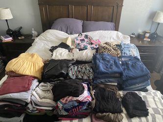 Medium Womenโs Clothing Bundle