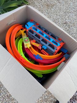 Hot wheels race tracks
