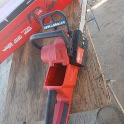 Milwaukee
M18 FUEL 16 in. 18V Lithium-Ion Brushless Battery Chainsaw (Tool-Only)