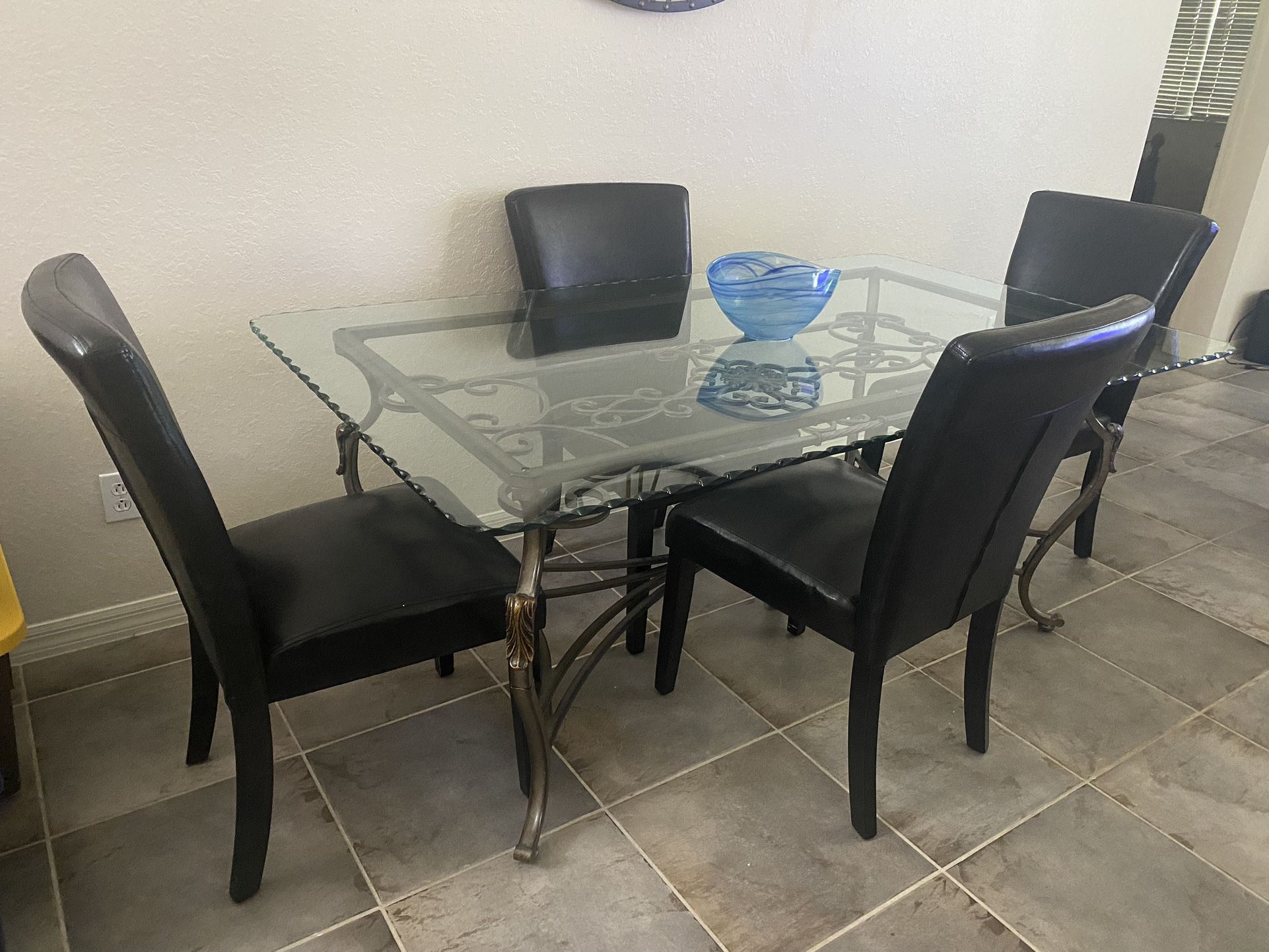 Dining Room /kitchen Glass Table And Chairs  And Console Table 