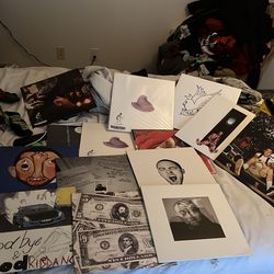 Record player with 14 vinyls (PICK UP ONLY)