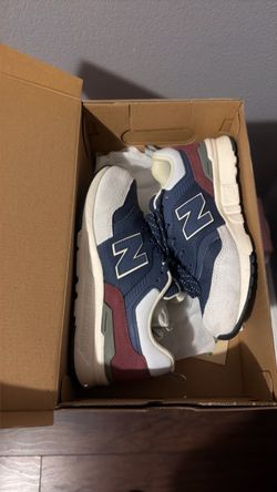 New Balance Shoes - size 4 youth- 5.5 in women