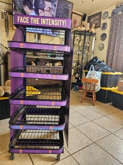 TAKIS SHELF WITH WHEELS