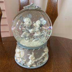 Mickey And Minnie Snow  Globe