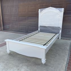 Classic Kids Twin Size Bed Frame New