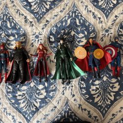 21 Marvel Legends Action Figures w/ Accessories And Extra Parts